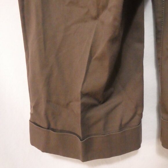 CLUB MONACO | size 6 | Stylish Khaki Mid-Rise Capris - Picture 13 of 14